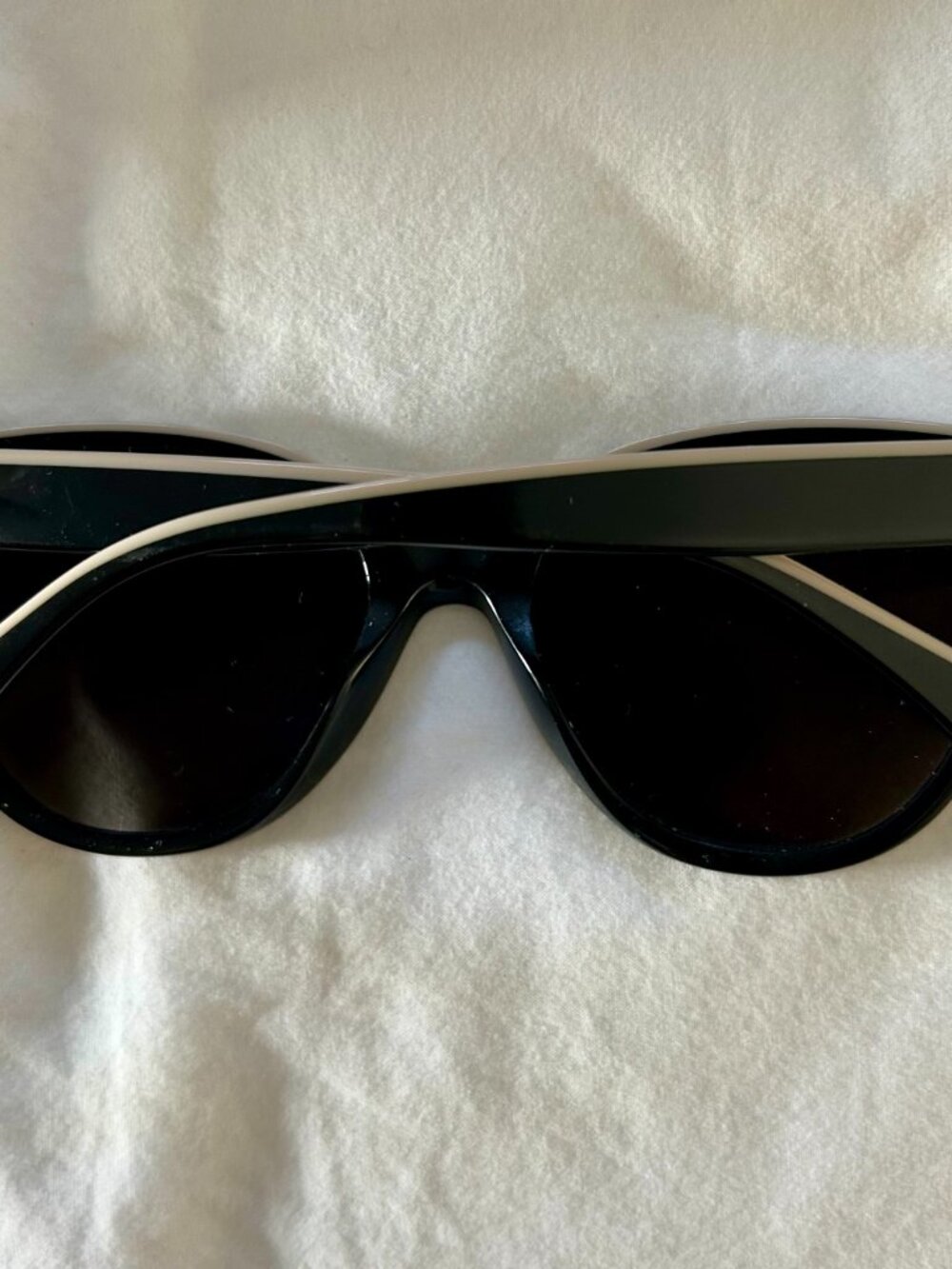 CHANEL CH5414 Butterfly Sunglasses Black/Beige - SOLD OUT! - Picture 4 of 5